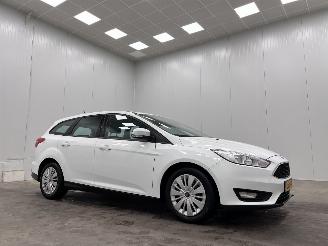 Coche accidentado Ford Focus Wagon 1.5 TDCI Lease Edition Navi Airco 2017/11