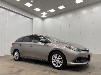 Vaurioauto  passenger cars Toyota Auris Touring Sport 1.8 Hybrid Navi Clima 2015/7