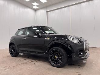 Unfallwagen Mini Cooper SE Electric 135kw Panoramadak Navi Clima 2020/7