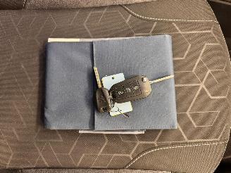 Peugeot 2008 1.2 PureTech Active Autom. Navi Airco picture 12