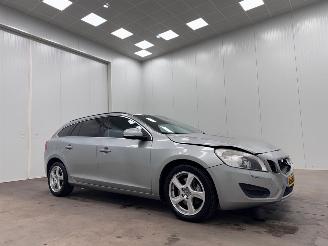 skadebil auto Volvo V-60 2.0T 149kw Autom. Summum Navi Clima 2011/1