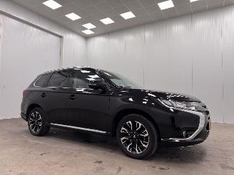 Schadeauto Mitsubishi Outlander 2.0 PHEV 4WD Instyle Navi Clima 2015/12