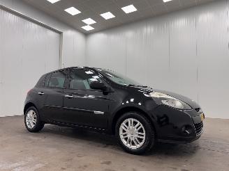 krockskadad bil auto Renault Clio 1.2 Authentique 5-drs Airco 2012/7