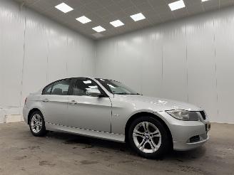 damaged passenger cars BMW 3-serie 318i Navi Airco 2006/3