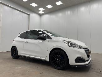 Damaged car Peugeot 208 1.0 PureTech Access Airco 2015/8