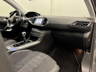 Peugeot 308 SW 1.2 PureTech Premium Panoramadak Navi Clima picture 13