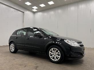 Vaurioauto  passenger cars Opel Astra 1.6i Autom. Edition 5-drs Airco 2009/11