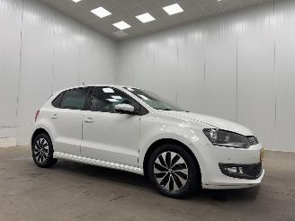 damaged passenger cars Volkswagen Polo 1.4 TDI Edition 5-drs Navi Airco 2015/7