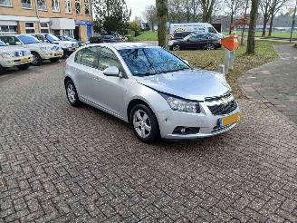 Vaurioauto  passenger cars Chevrolet Cruze Cruze (305) Hatchback 1.6 16V VVT (LDE) [91kW] 2012/12