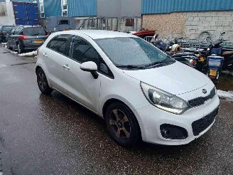 Kia Rio Rio III (UB) Hatchback 1.2 CVVT 16V (G4LA5) [63kW] picture 4