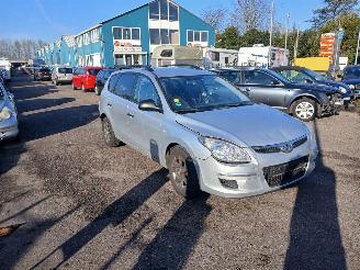 Hyundai I-30 i30 Crosswagon (WWH) Combi 1.6 CVVT 16V (G4FC-G) [93kW] picture 6