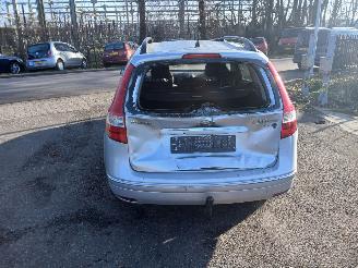 krockskadad bil auto Hyundai I-30 i30 Crosswagon (WWH) Combi 1.6 CVVT 16V (G4FC-G) [93kW] 2009/2