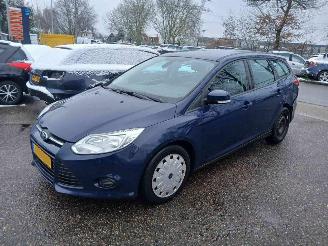 damaged passenger cars Ford Focus Focus 3 Wagon Combi 1.6 TDCi ECOnetic (NGDB) [77kW 2012/10