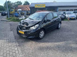 Unfallwagen Toyota Yaris Yaris III (P13) Hatchback 1.33 16V Dual VVT-I (1NRFE) [73kW 2012/3