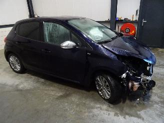 Coche siniestrado Peugeot 208 1.2 VTI 2017/7