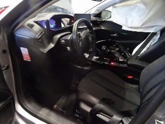 Peugeot 208 1.2 THP picture 6