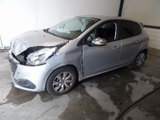 Coche siniestrado Peugeot 208 1.2 VTI 2015/12