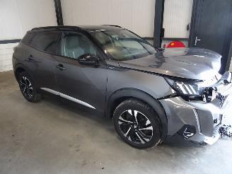 Coche siniestrado Peugeot 2008 1.2 THP 2021/12