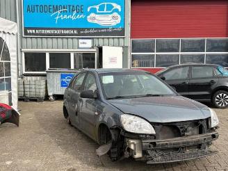 Coche siniestrado Kia Rio Rio II (DE), Hatchback, 2005 / 2011 1.4 16V 2006/11