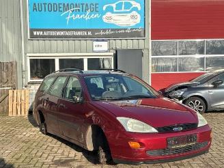 Coche siniestrado Ford Focus Focus 1 Wagon, Combi, 1998 / 2004 1.6 16V 1999/10