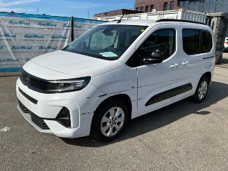 Damaged car Opel Combo 1.5 Life 2024/4