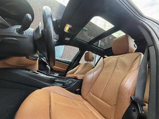 BMW 3-serie 320 320i Executive picture 13