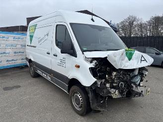 Mercedes Sprinter 317 CDI RWD L2 (907.633) picture 2
