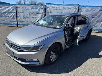 damaged passenger cars Volkswagen Passat 2.0 TDI SCR Trendline 3C 2018/2
