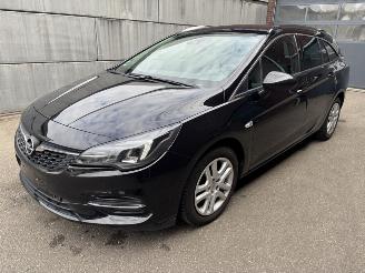 damaged passenger cars Opel Astra Sportstourer 1.2 Turbo Business Start/Stop MOTOR DEFECT! 2020/12