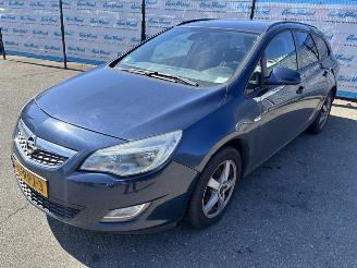 Damaged car Opel Astra Sports Tourer 1.3 CDTi S/S Edition koppeling defect 2011/6