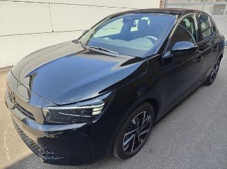 damaged passenger cars Opel Corsa GS. Hybrid 81 kW(110 PS). 6-Gang-Doppelkupplungsgetriebe (eDCT) 2025/11
