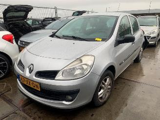 uszkodzony samochody osobowe Renault Clio  2007/10