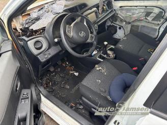 demontáž osobní automobily Toyota Yaris Yaris III (P13), Hatchback, 2010 / 2020 1.0 12V VVT-i 2014/3