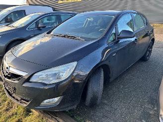 skadebil auto Opel Astra Astra J Hatchback - 1.4 16V ecoFLEX Hatchback 4Dr Benzine 1.398cc 74kW (101pk) FWD 2009-12/2015-10 (PC6EB; PC6ET; PD6EB; PD6ET; PE6EB; PF6EB) A14XER 2010/11