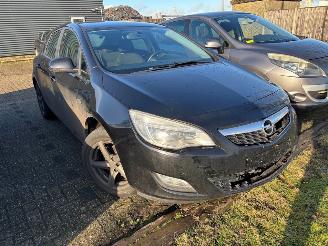 uszkodzony samochody osobowe Opel Astra  2010/11