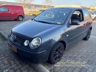 Coche siniestrado Volkswagen Polo Polo IV (9N1/2/3), Hatchback, 2001 / 2012 1.4 16V 2003/11