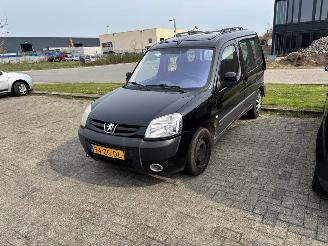 uszkodzony samochody osobowe Peugeot Partner  2008/1
