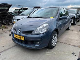 Vrakbiler auto Renault Clio Clio III (BR/CR), Hatchback, 2005 / 2014 1.2 16V 75 2006/7