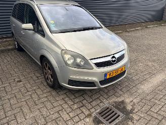 Schadeauto Opel Zafira  2005/11