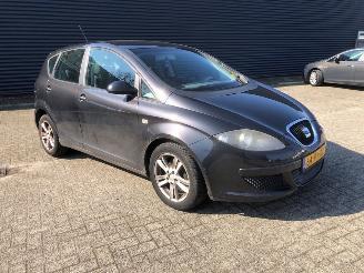 Vaurioauto  passenger cars Seat Altea 1.6 MPV  Benzine 1.598cc 75kW (102pk) FWD 2004-03/2005-05 (5P1) BGU 2005/1