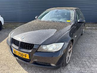 krockskadad bil auto BMW 3-serie 3 serie (E90) Sedan 2005 / 2011 - 318i 16V Sedan 4Dr Benzine 1.995cc 95kW (129pk) RWD 2005-09/2007-08 (PF71; PF72; VA51; VA52; VG51; VG52) N46B20B 2006/4