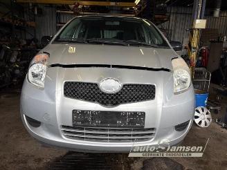 Toyota Yaris Yaris II (P9), Hatchback, 2005 / 2014 1.3 16V VVT-i picture 2