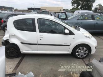Peugeot 107 107, Hatchback, 2005 / 2014 1.0 12V picture 4