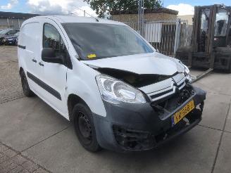 Vaurioauto  passenger cars Citroën Berlingo  2015/9