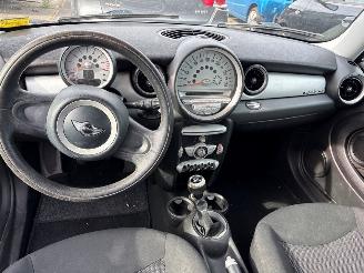 Mini Mini Mini (R56) Hatchback 2006 / 2013 - 1.6 16V Cooper Hatchback  Benzine 1.598cc 88kW (120pk) FWD 2006-10/2012-02 (MF31; MF32; MF33) N12B16A picture 7