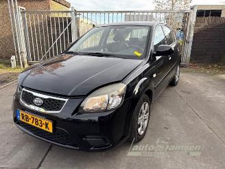 Salvage car Kia Rio Rio II (DE), Hatchback, 2005 / 2011 1.4 16V 2011/11