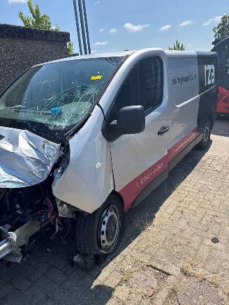 krockskadad bil auto Opel Vivaro  2017/3