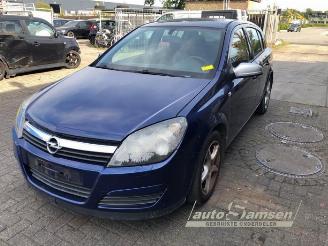 Coche siniestrado Opel Astra Astra H (L48), Hatchback 5-drs, 2004 / 2010 1.6 16V Twinport 2004/7