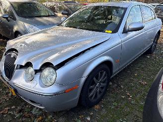 Schadeauto Jaguar S-type Automaat - 3.0 benzine - S-type (X200) Sedan 1999 / 2008 - 3.0 V6 24V Sedan 4Dr Benzine 2.967cc 175kW (238pk) RWD 2001-10/2004-04 (X200) AJ; V6 2004/5