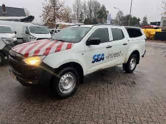 krockskadad bil bedrijf Isuzu D-Max 1.9d 120kw DOUBLE CAB. 4WD  4X4 AIRCO KLIMA EURO6 2022/4